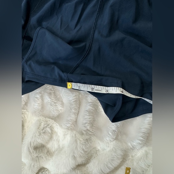 Lululemon Hotty Hot Short 4” Navy size 8 - Picture 5 of 6